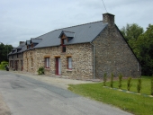 Alignement de trois maisons, la Haute Haie (Plélan-le-Grand)