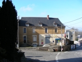 Maison à boutique, 21 place de l'Eglise (Orgères)