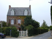 Maison dite "Les Oeillets", 2 rue de Saint-Lunaire ; rue de la Ville Liard (Saint-Briac-sur-Mer)