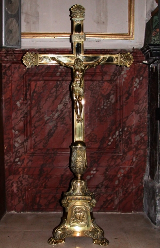 Garniture d'autel : croix d'autel, 6 chandeliers d'autel