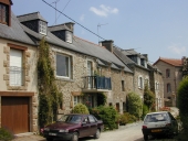 Alignement de maisons, chemin des Bosses (Le Minihic-sur-Rance)