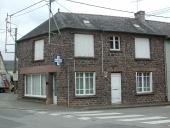Maison à boutique, 1 chemin de Ronde ; 9 place de l'Église (Pleumeleuc)