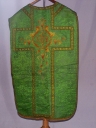 Ornement vert : chasuble, étole, manipule, voile de calice, chape