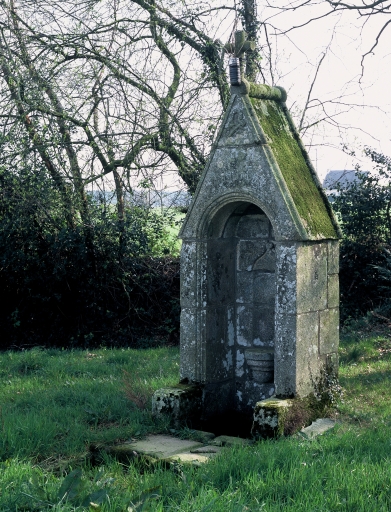 Fontaine de dévotion de Saint-Eloi, Ker Eloi (Pluméliau fusionnée en Pluméliau-Bieuzy en 2019)