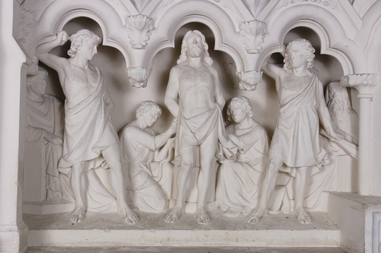 Autel, tabernacle à ailes, dais d'exposition et deux bas-reliefs : la Cène ; Flagellation