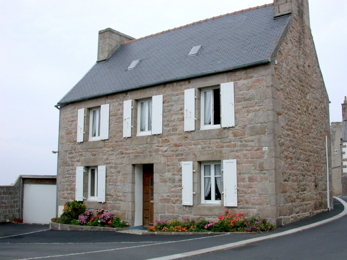 Maison, 16 route du Bourg (Trégastel)
