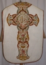 Ornement blanc 2 : chasuble, bourse de corporal, étole, manipule, voile de calice