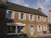 Maison, place du Centre (Lézardrieux)