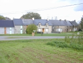 Alignement de six maisons et fermes, le Pré (Renac)