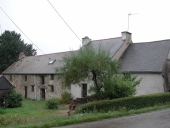 Alignement de maisons, la Ménagerie (Bains-sur-Oust)