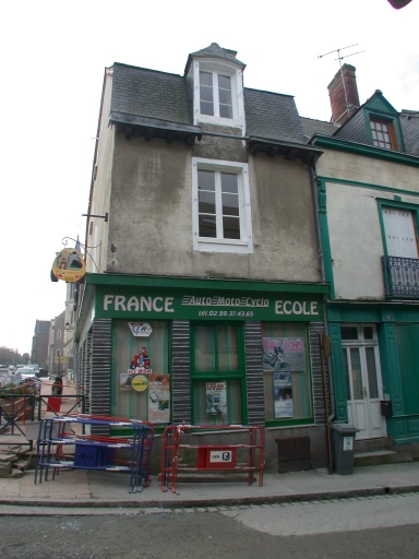 Maison, rue de la Madeleine ;  rue Francis Guérault (Châteaugiron)