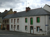 Alignement de maisons, place de l'Eglise (La Chapelle-de-Brain)