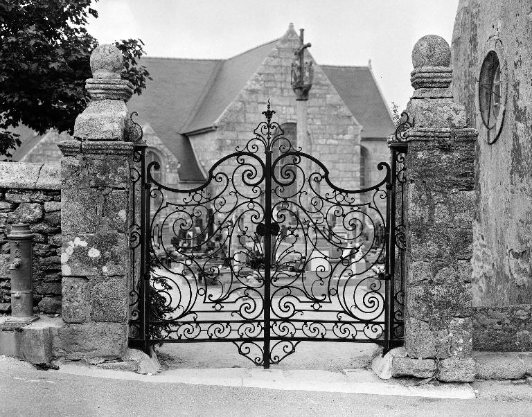 Portail, église Sainte-Édiltrude (Tréflez)