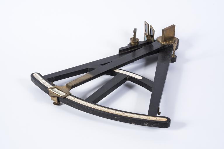 Présentation de la collection d'instruments scientifiques du lycée Émile Zola, Avenue Jean Janvier (Rennes)