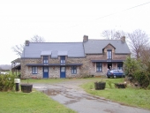 Alignement de deux maisons, les Carrées (Pipriac)