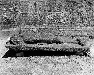 Plate-tombe du chevalier de Launay, sieur de Coetmerret, église paroissiale Saint-Hervé (Lanhouarneau)