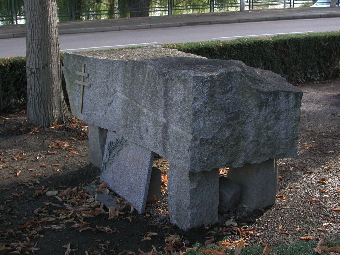 Monument aux martyrs de la Résistance, place des Halles (Guipry fusionnée en Guipry-Messac en 2016)