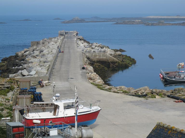 Digue et embarcadère (île-Molène)