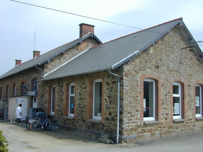 Mairie-école des garçons, 23 rue des Ecoles (Feins)