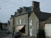 Maison commerciale, 12 rue Lamennais (Saint-Pierre-de-Plesguen fusionnée en Mesnil-Roc'h en 2019)
