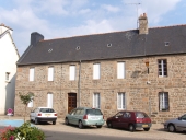 Maison, place du Centre (Lézardrieux)