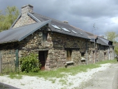 Alignement de trois maisons, la Chapelle ès Chèvres (Plélan-le-Grand)