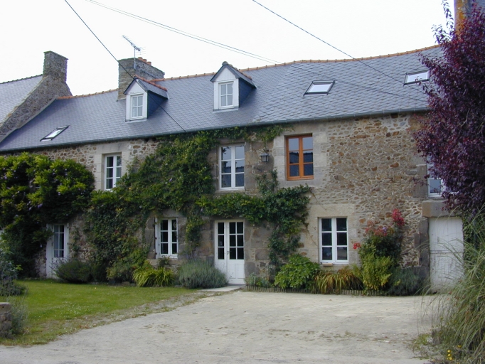 Alignement de maisons, le Bois Pertuit (Saint-Briac-sur-Mer)