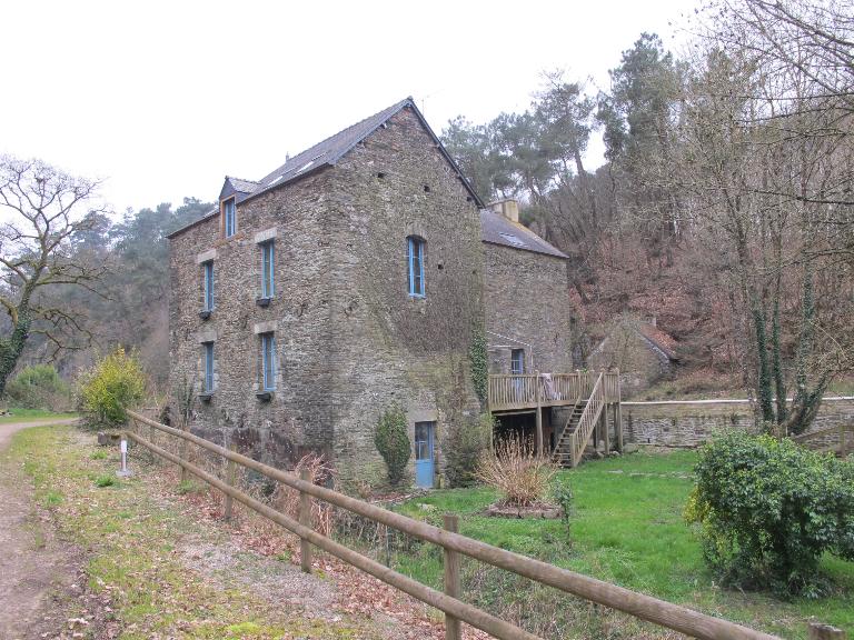 Ancien moulin à tan de la Vallée de Gueuzon, actuellement habitation (Pluherlin)
