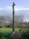Croix de chemin, 12, 14, 16 rue de Balaneyer (Saint-Quay-Perros)