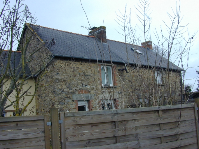 Alignement de deux maisons, la Croix Havard (Montreuil-sur-Ille)