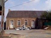 Ancienne école actuellement entrepôt commercial, impasse Castel-Pol (Guénin)