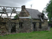 Alignement de maisons, la Croix Perrault (Paimpont)