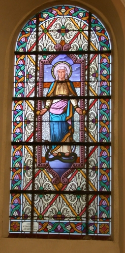 Ensemble des 2 verrières à personnages des baies 3 et 4 : Immaculée Conception ; Saint Joseph et l'Enfant et des 9 verrières décoratives des baies 1, 2, 5 à 10 et 00