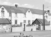 Mairie-école, rue de la Mairie (Loyat)