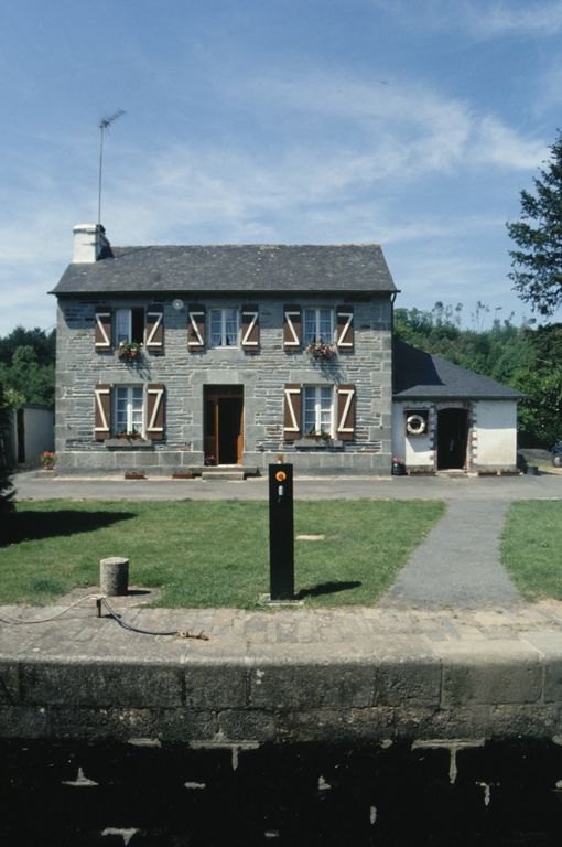 Canal de Nantes à Brest, maison éclusière de Beaumont, Coët Leu (Saint-Congard)