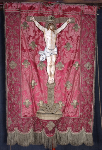 Bannière de procession : Saint Germain d'Auxerre ; Christ en croix