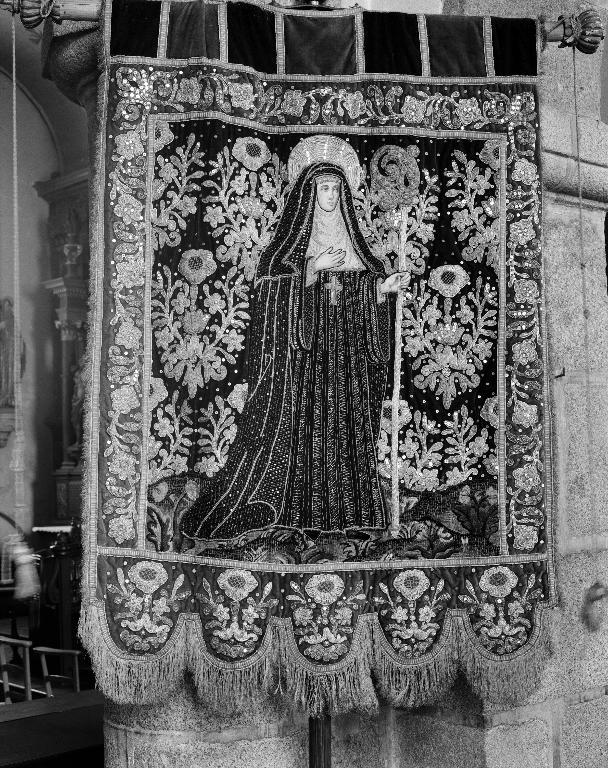 Bannière de procession paroissiale : Sainte Étheldrède, Calvaire, église paroissiale Sainte-Édiltrude (Tréflez)