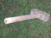 Outil de taille de pierre : têtu