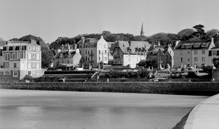 Maison de villégiature balnéaire dite Le Pavillon, dite Pension Ker Bouvet, 9 place Monseigneur Duchesne (Saint-Malo)
