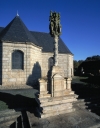 Calvaire, place de l'église (Guénin)