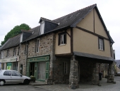 Maison à porche, 1-3-5 place de l'Auditoire ; 10 rue des Dames (Tinténiac)