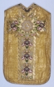 Ornement doré 1 : chasuble, bourse de corporal, étole, voile de calice