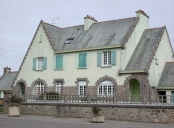 Mairie, écoles et postes sur la commune de Ploumilliau