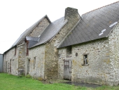 Alignement de logis, Lambaudière (Chelun)