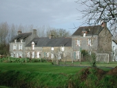 Alignement de maisons, les Remardières (Saint-Pierre-de-Plesguen fusionnée en Mesnil-Roc'h en 2019)