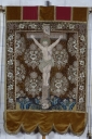 Bannière de procession : Christ en croix ; Saint Pierre