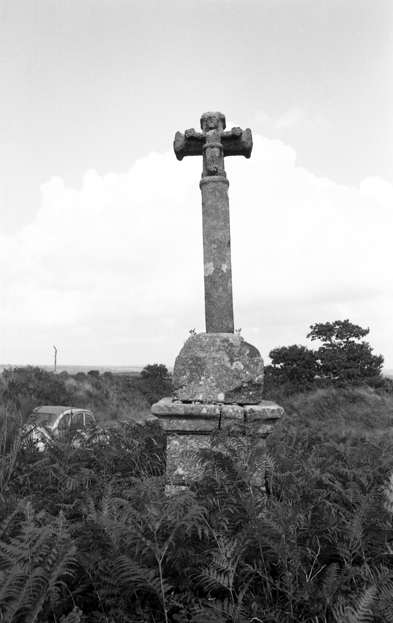 Croix monumentale, près du Golot (Maël-Pestivien)