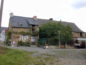 Alignement de logis, la Roche (Saint-Ganton)