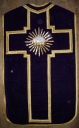 Ornement violet 2 : chasuble, voile de calice, manipule et bourse de corporal
