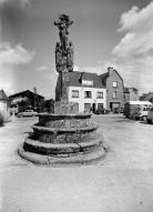 Calvaire, place de l'Eglise (Leuhan)